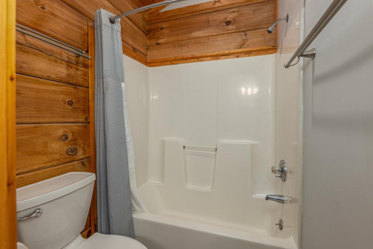 Firefly Hollow Cabin - Smoky Mountains - Soaky Mountain Water Park - Sevierville Convention Center Pigeon Forge Exterior photo