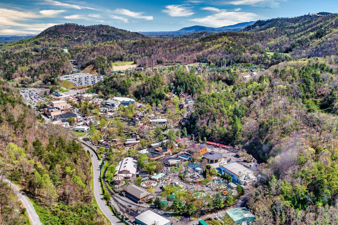 Firefly Hollow Cabin - Smoky Mountains - Soaky Mountain Water Park - Sevierville Convention Center Pigeon Forge Exterior photo